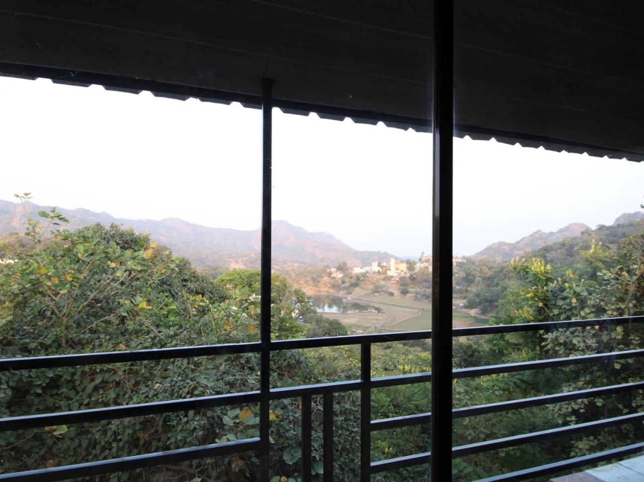 Oyo 23448 Home Spacious Mountain View Studio Mount Abu Exterior photo