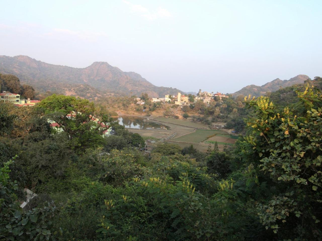 Oyo 23448 Home Spacious Mountain View Studio Mount Abu Exterior photo